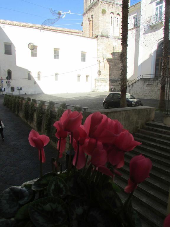 Il Guiscardo B&B Salerno Bagian luar foto